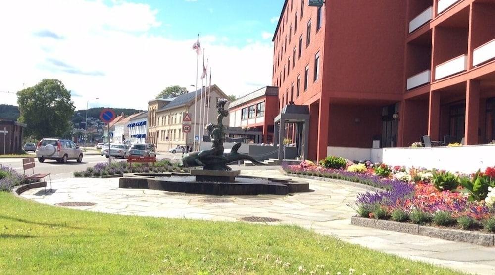 Quality Hotel Grand Larvik Zewnętrze zdjęcie